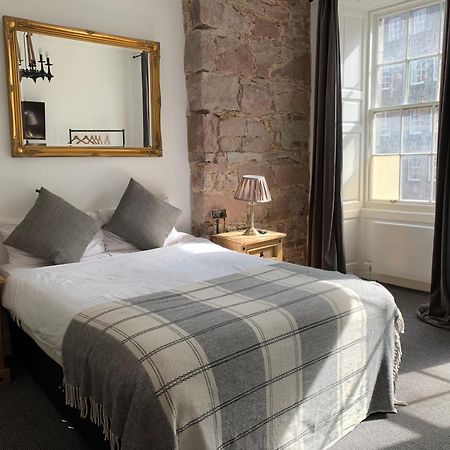 Aparthotel Royal Mile Balconies By The Castle Edimburgo Esterno foto